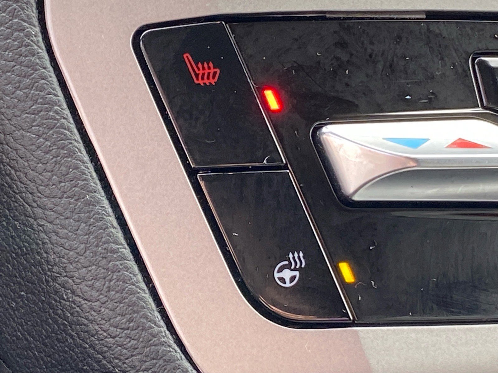 Certified 2022 Ford Explorer XLT w/ Equipment Group 202A image 17