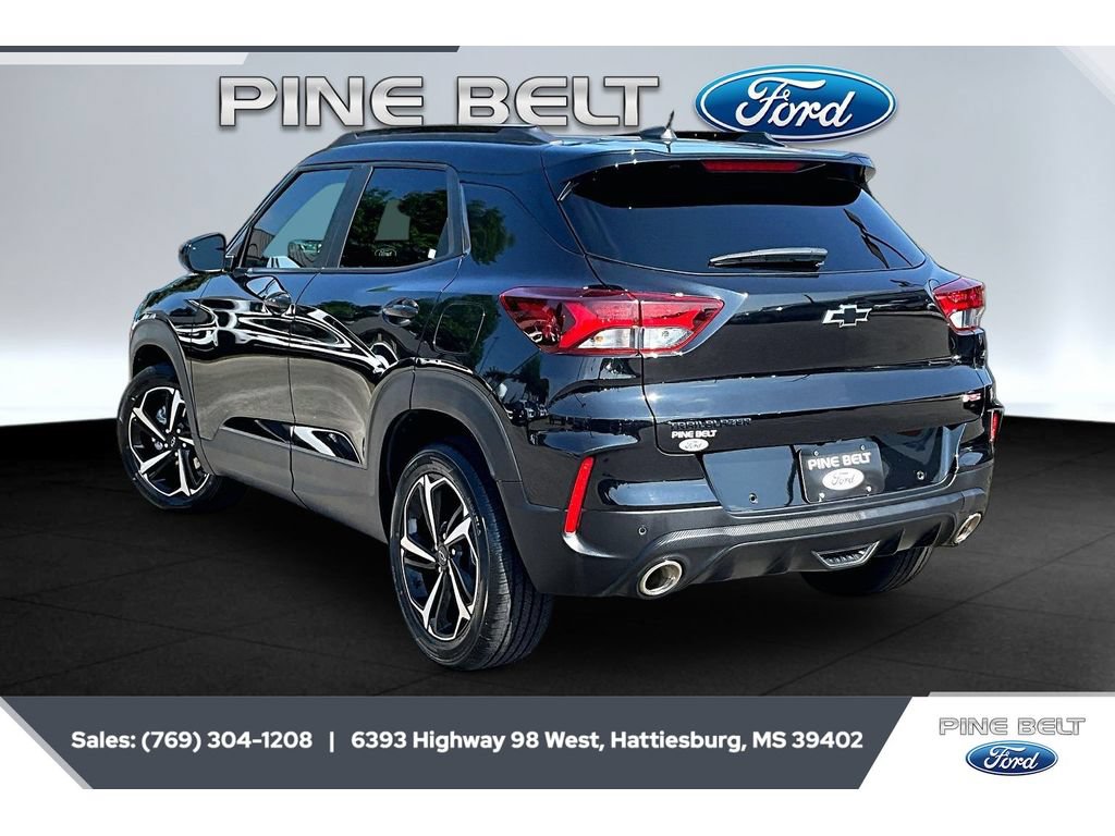Used 2022 Chevrolet TrailBlazer RS w/ Convenience Package FWD image 2