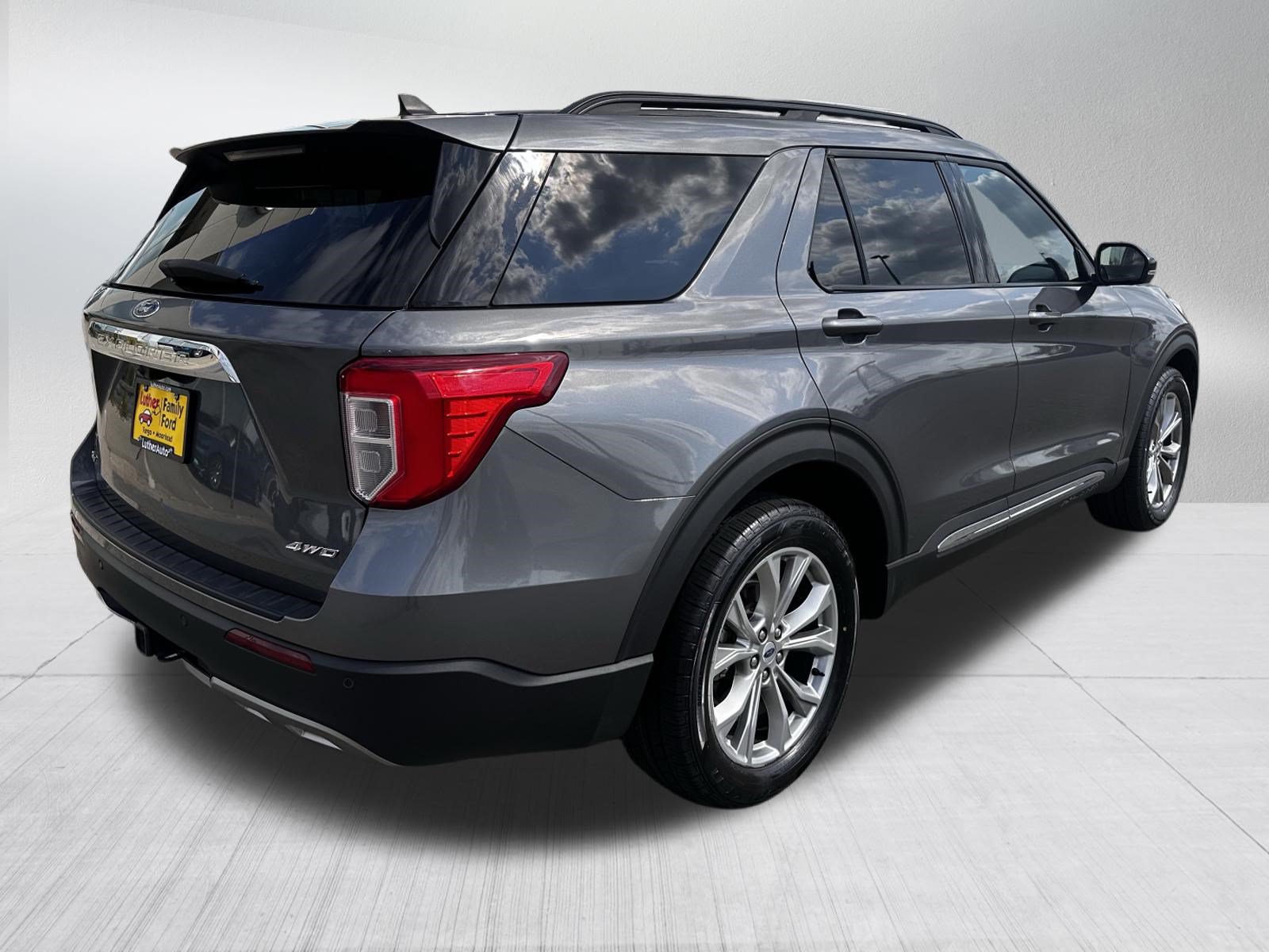 Certified 2024 Ford Explorer XLT w/ Equipment Group 202A AWD/4WD image 7