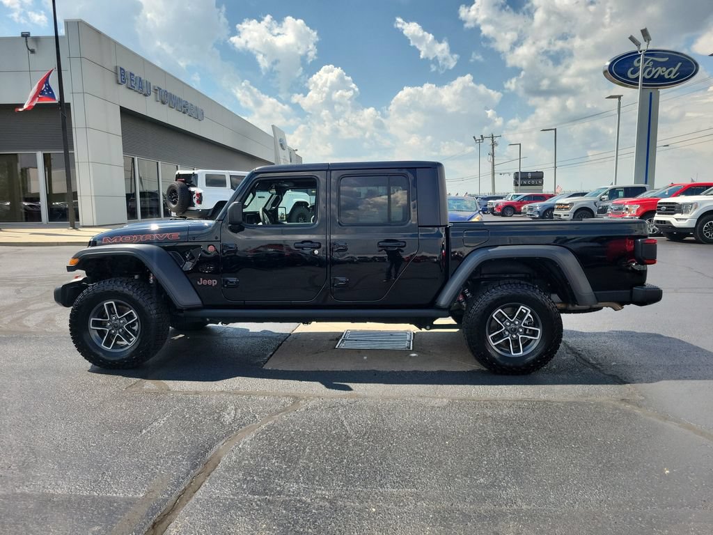 Used 2025 Jeep Gladiator Mojave w/ Convenience Group AWD/4WD image 7