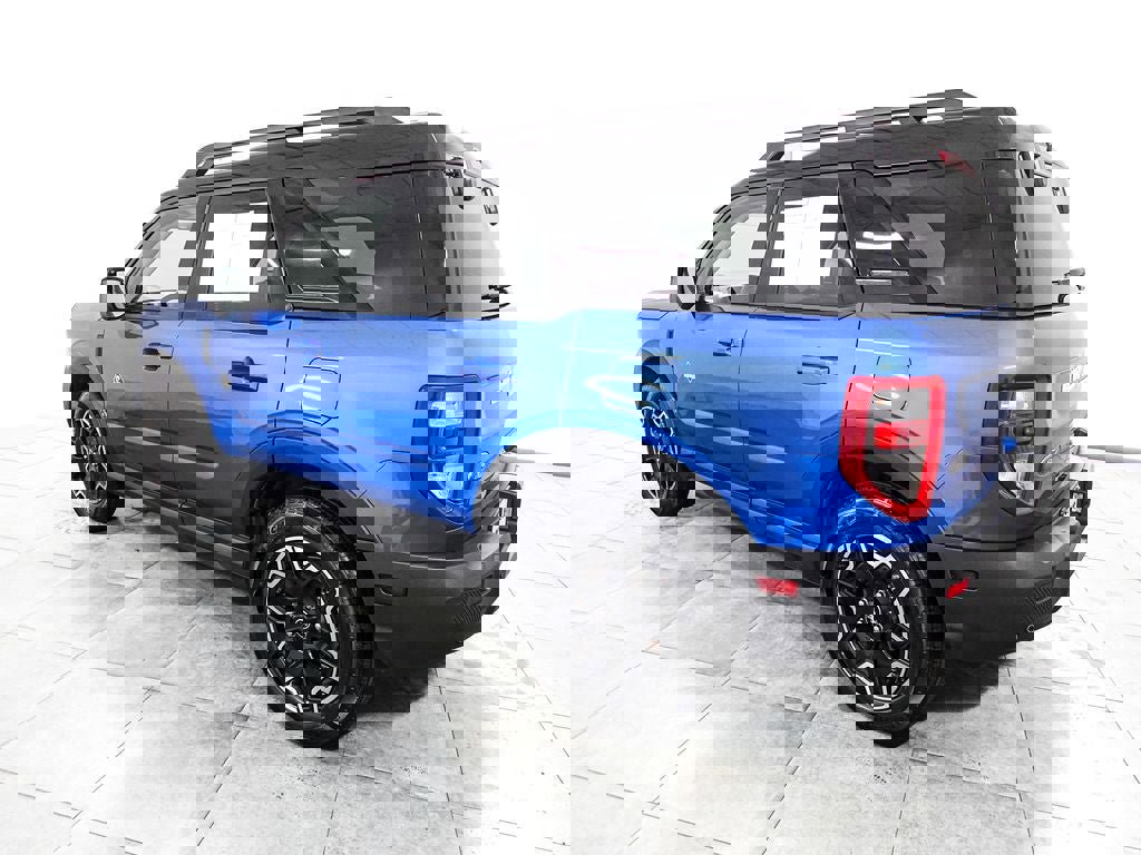 Certified 2025 Ford Bronco Sport Outer Banks w/ Outer Banks Tech Package+ AWD/4WD image 3