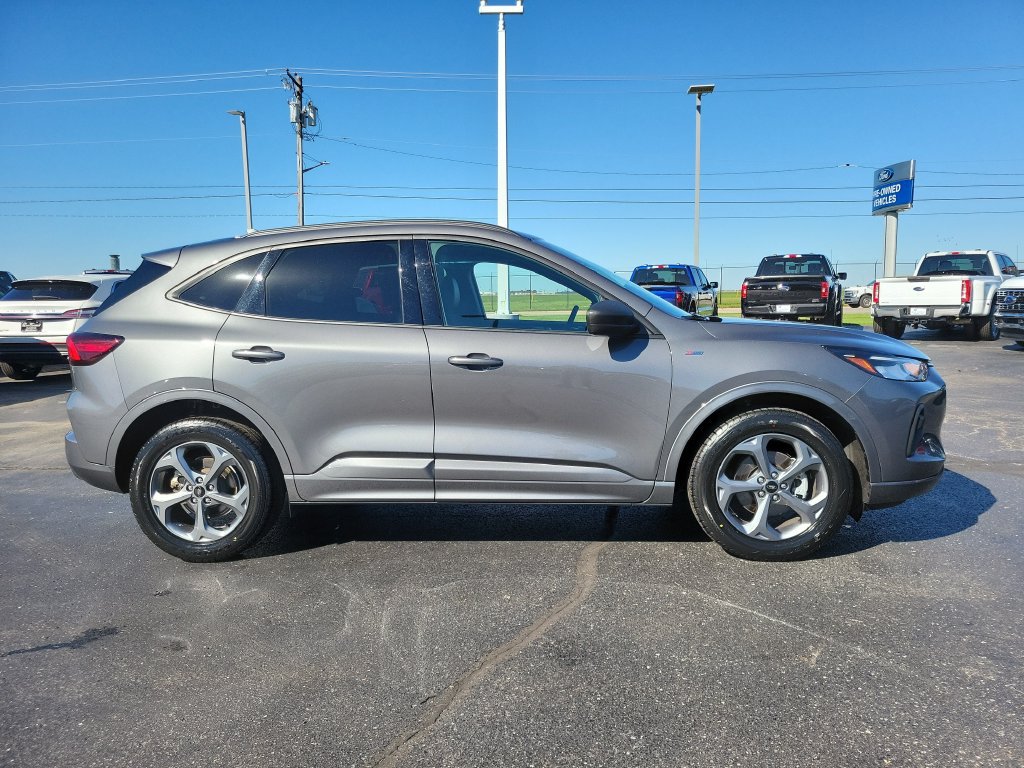 Certified 2023 Ford Escape ST-Line w/ Tech Pack #1 AWD/4WD image 3