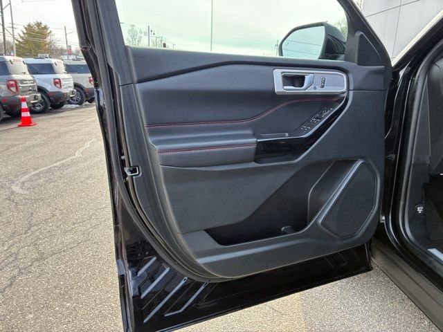 Certified 2024 Ford Explorer ST-Line w/ Class IV Trailer Tow Package image 17