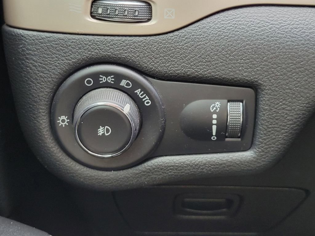 Used 2018 Jeep Cherokee Latitude image 26