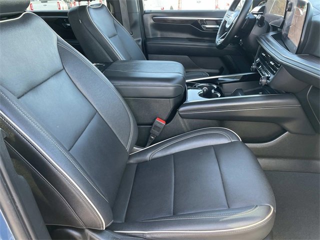 Used 2025 Chevrolet Suburban Premier image 35