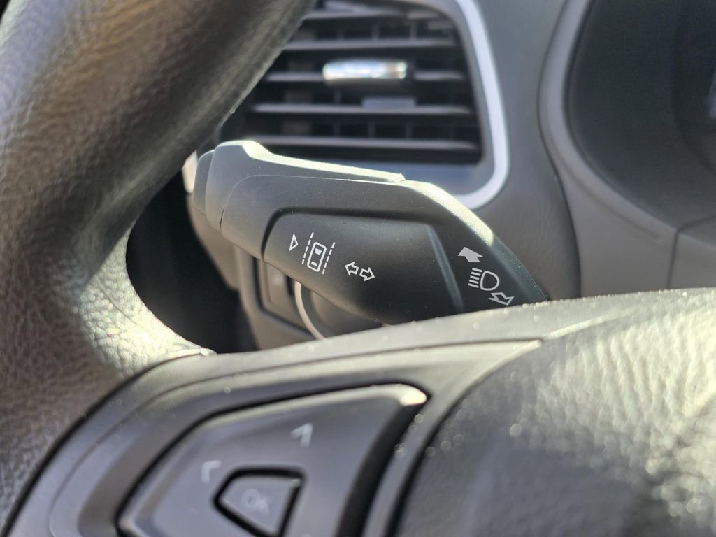 Certified 2024 Ford Edge SE w/ Black Appearance Package image 11