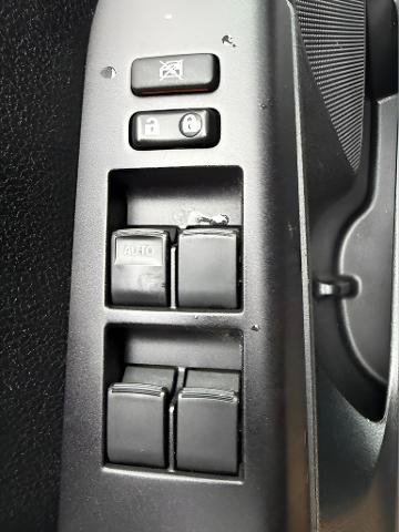Used 2018 Toyota RAV4 XLE AWD/4WD image 16