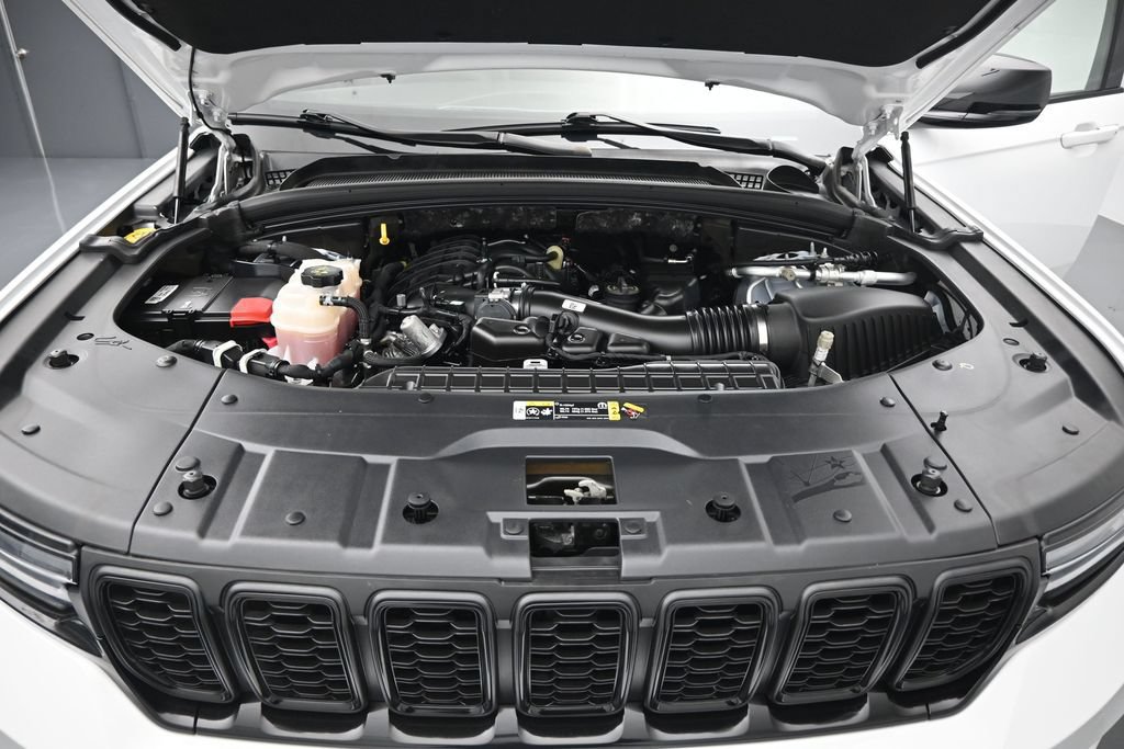 Used 2023 Jeep Grand Cherokee Altitude AWD/4WD image 26