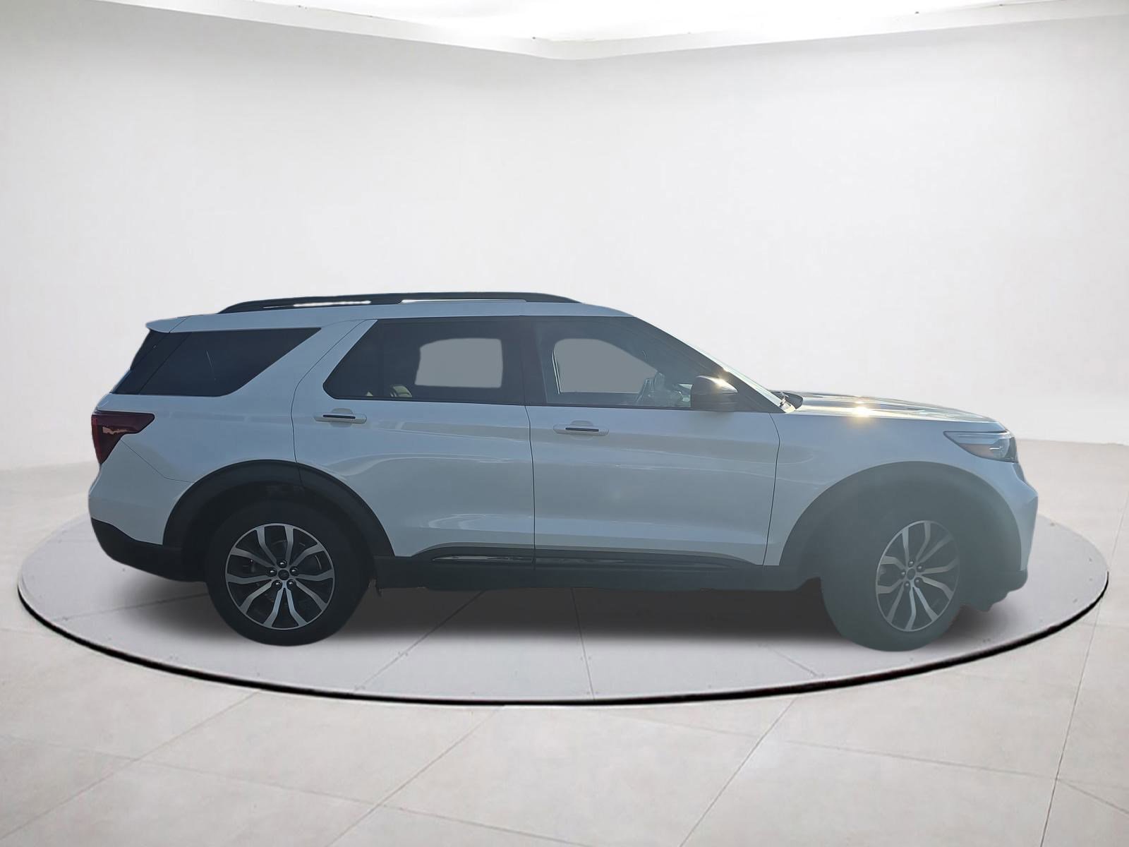 Certified 2022 Ford Explorer ST-Line w/ Class IV Trailer Tow Package image 7