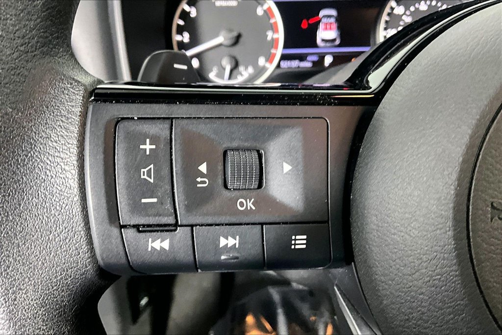 Used 2023 Nissan Rogue SV AWD/4WD image 17