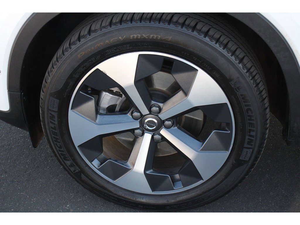 Used 2023 Volvo XC40 B5 Plus w/ Driver Assist Package image 30