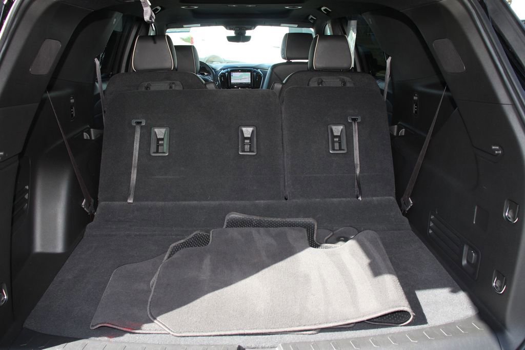 Used 2023 Chevrolet Traverse Premier w/ Redline Edition image 24