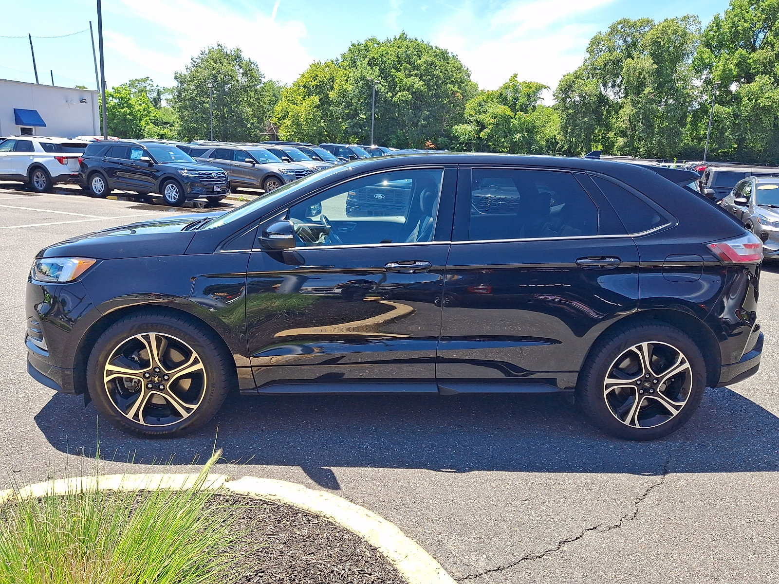 Certified 2019 Ford Edge ST w/ Equipment Group 401A AWD/4WD image 6