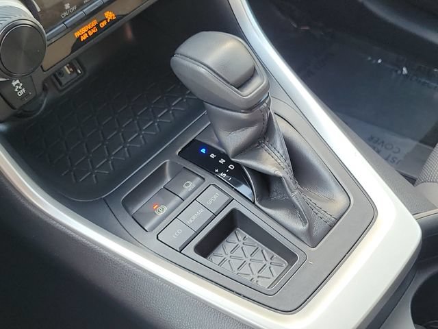 Used 2019 Toyota RAV4 LE w/ Carpet Mat Package FWD image 12