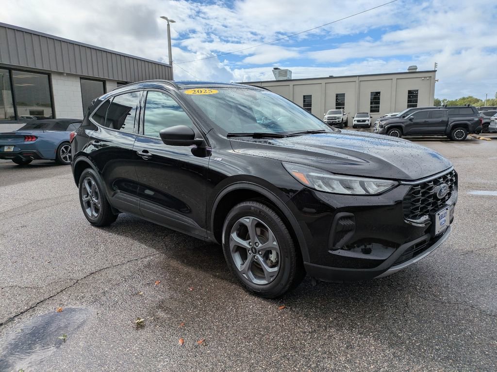 Certified 2025 Ford Escape ST-Line w/ Tech Pack #1 AWD/4WD image 8