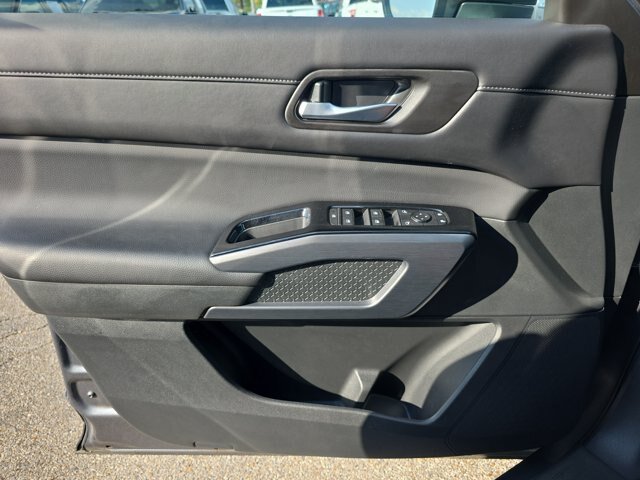 Used 2026 Nissan Pathfinder SL FWD image 18