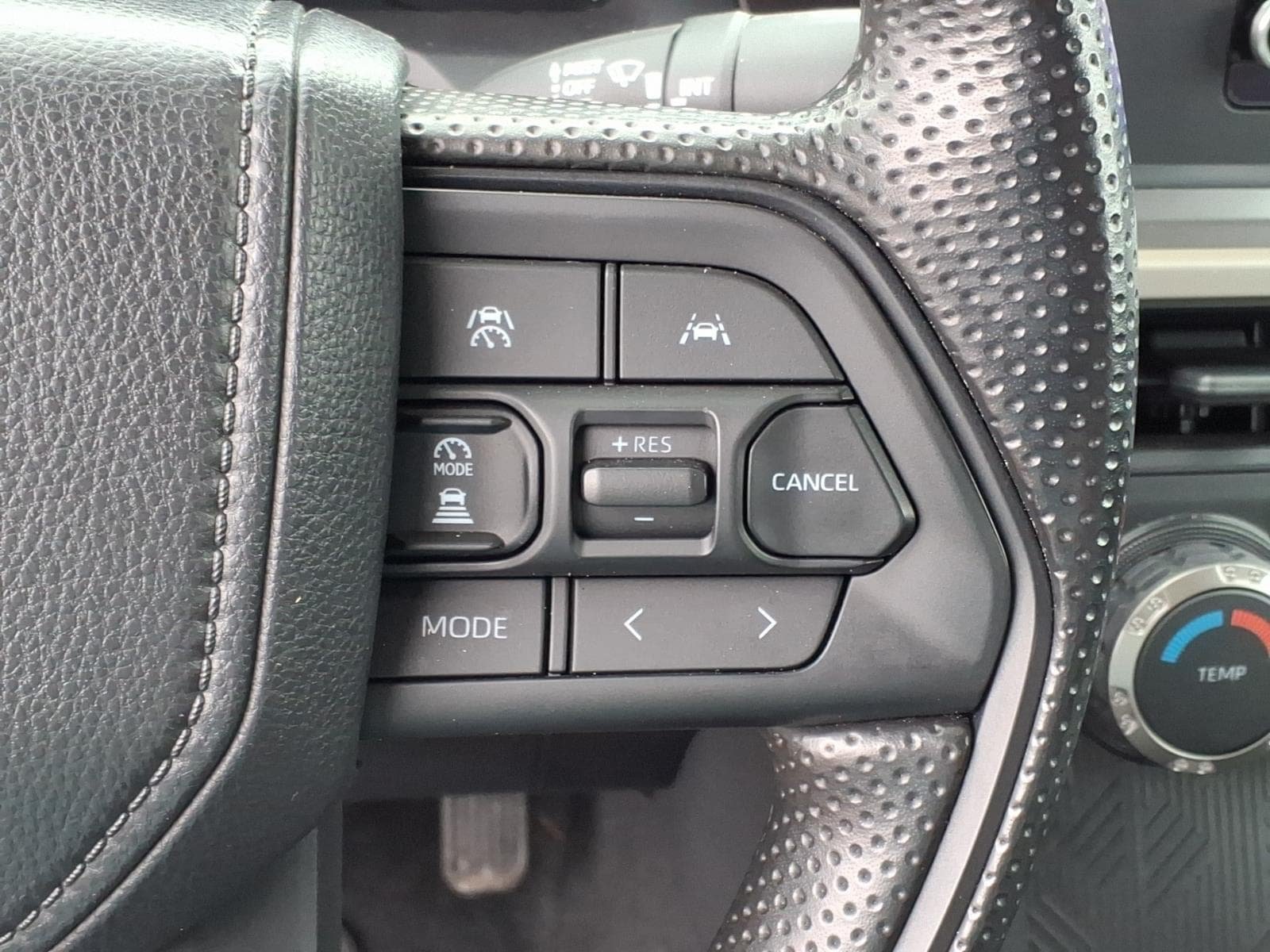 Used 2025 Toyota Tacoma SR5 AWD/4WD image 25