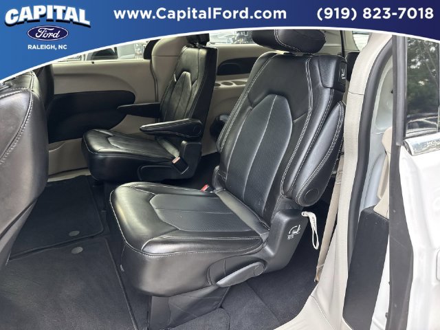 Used 2025 Chrysler Pacifica Select FWD image 17