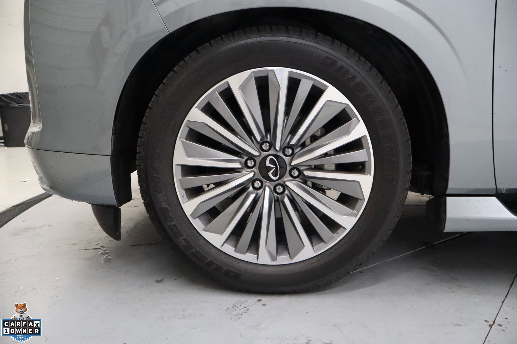 Used 2025 INFINITI QX80 Sensory image 12