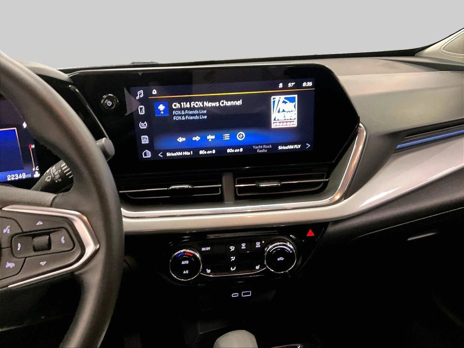 Used 2024 Chevrolet Trax LT w/ Driver Confidence Package image 6