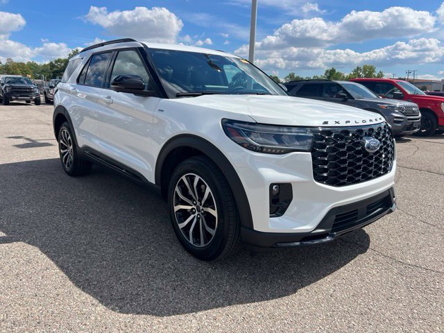 Certified 2025 Ford Explorer ST-Line AWD/4WD image 3