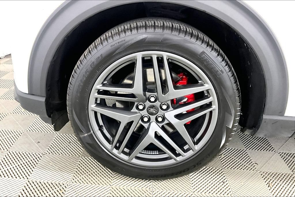 Certified 2025 Ford Explorer ST-Line w/ Premium Package RWD image 7
