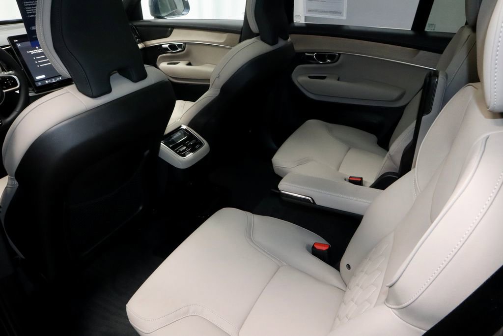 Used 2025 Volvo XC90 B5 Plus w/ Protection Package AWD/4WD image 22