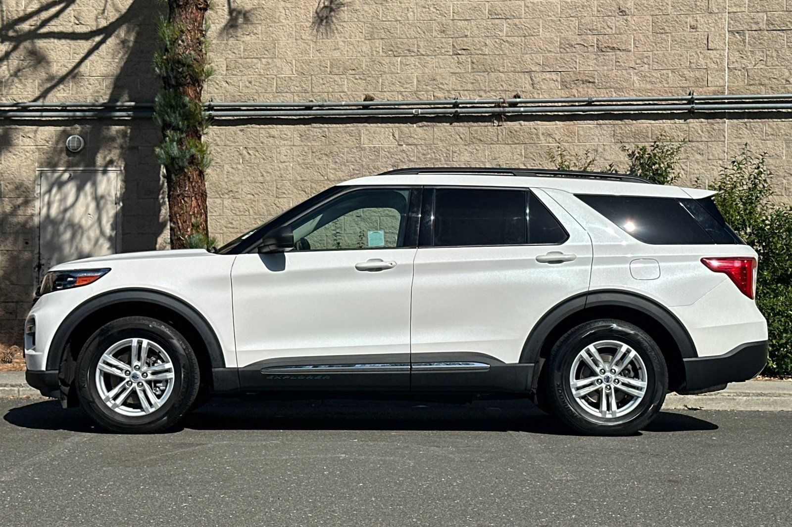 Certified 2023 Ford Explorer XLT w/ Equipment Group 202A RWD image 7