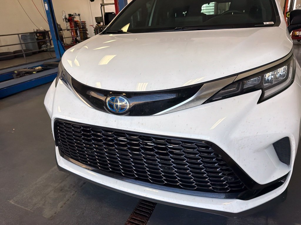Used 2024 Toyota Sienna XSE w/ XSE Premium Package AWD/4WD image 4