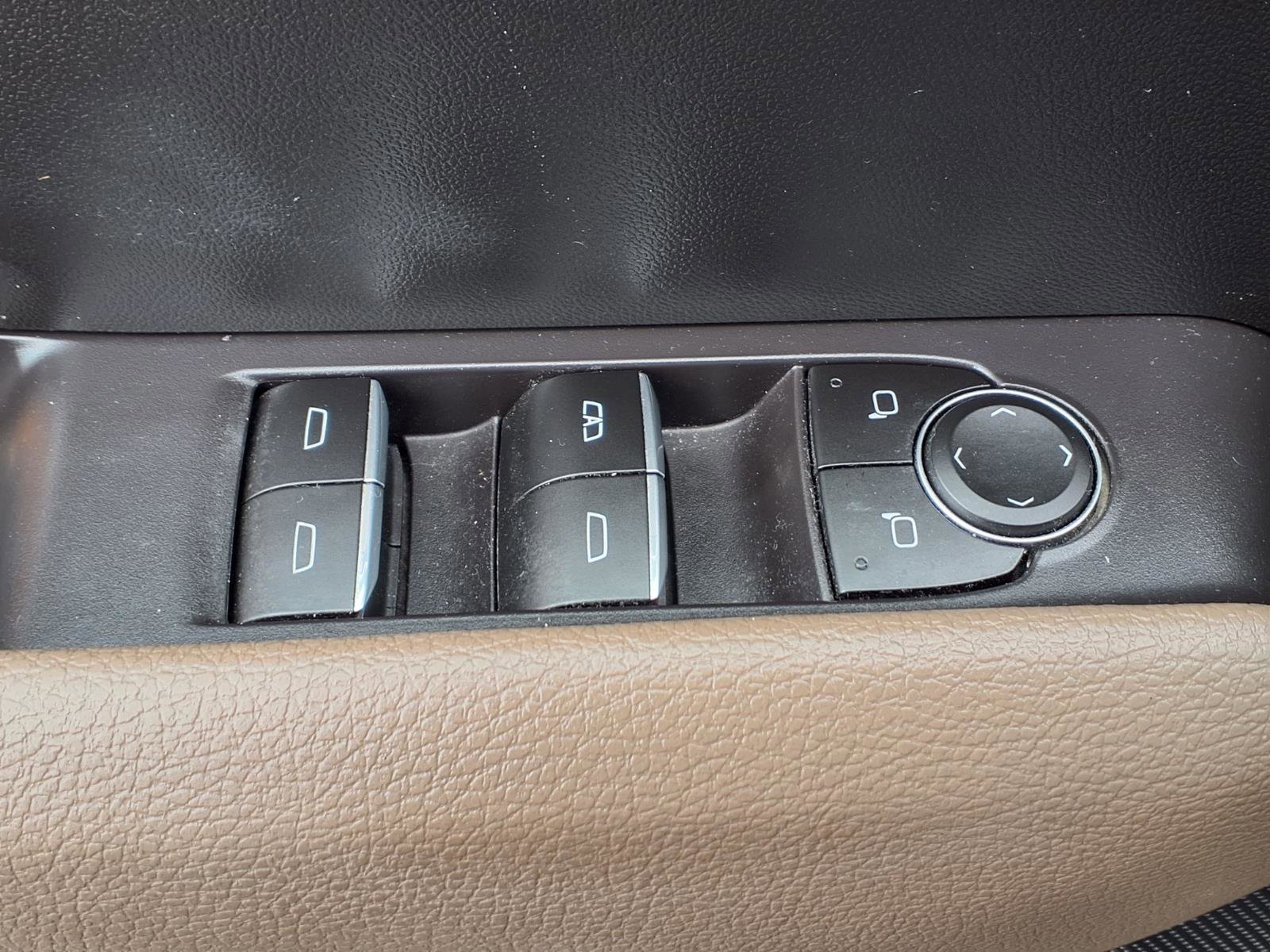 Used 2023 GMC Canyon Denali image 18