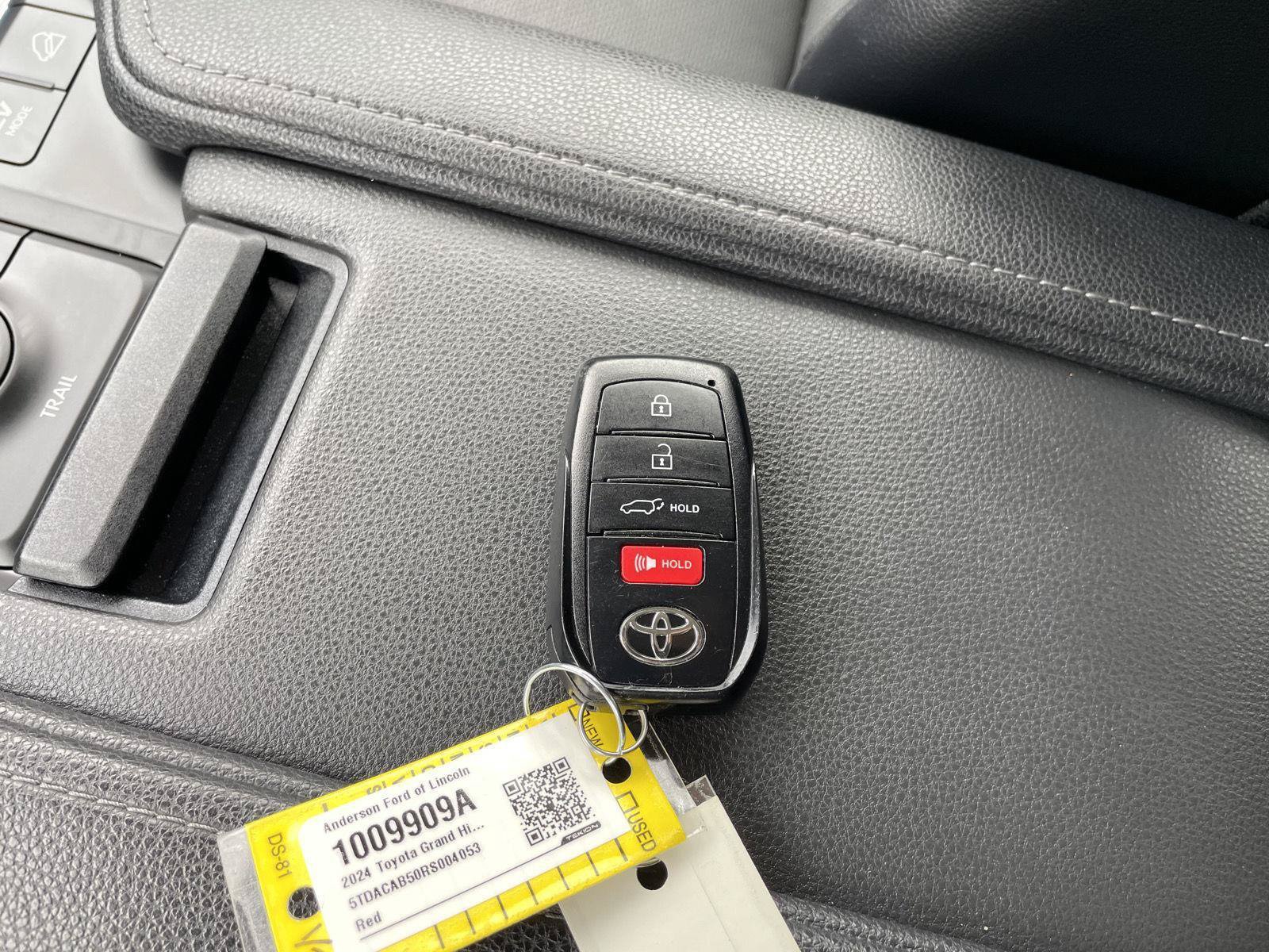 Used 2024 Toyota Grand Highlander AWD Hybrid image 41