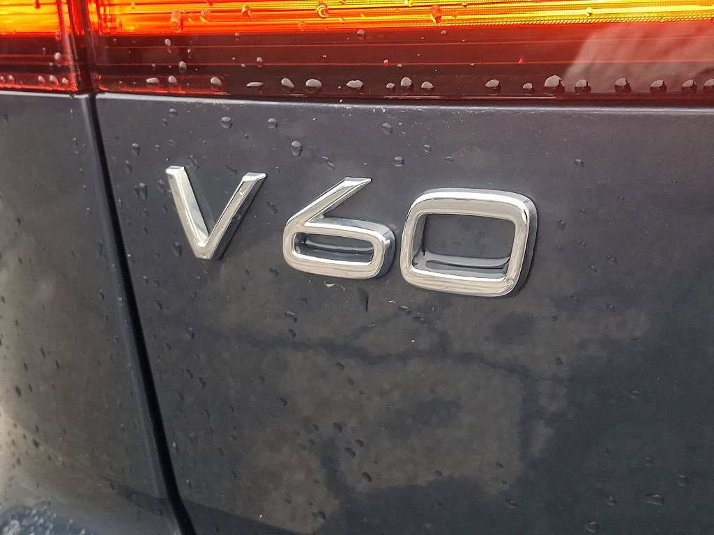 Used 2023 Volvo V60 B5 Cross Country Plus image 33