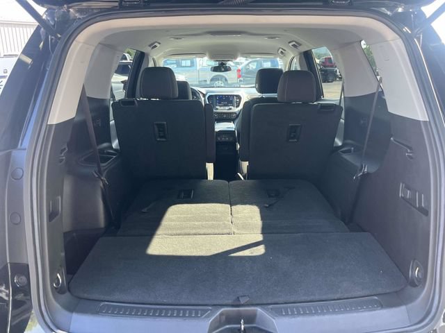 Used 2023 GMC Acadia SLE FWD image 12