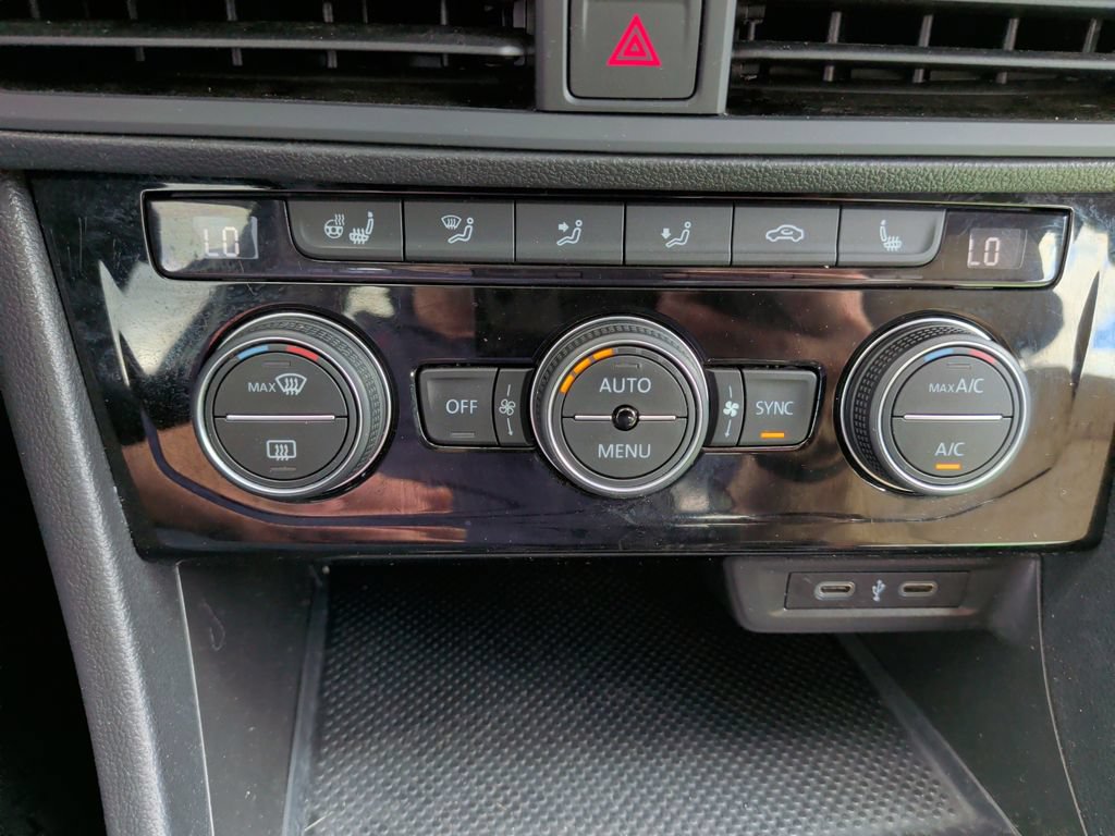 Used 2021 Volkswagen Jetta SE FWD image 14