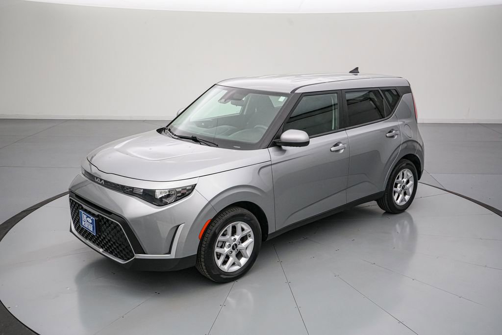 Used 2025 Kia Soul LX FWD image 9