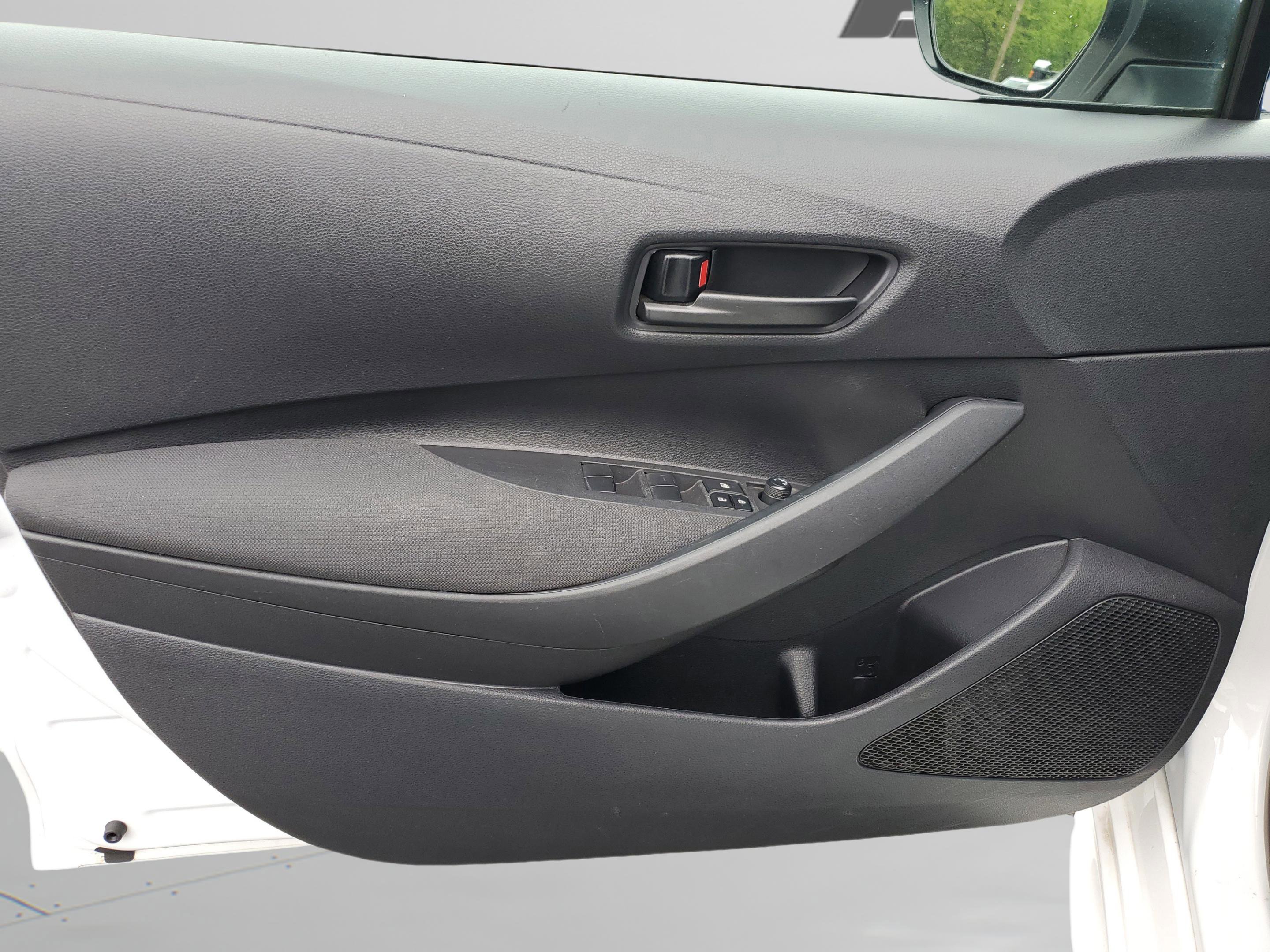 Used 2024 Toyota Corolla LE FWD image 17