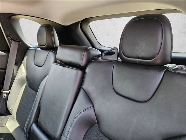 Used 2019 Jeep Cherokee Latitude Plus FWD image 18