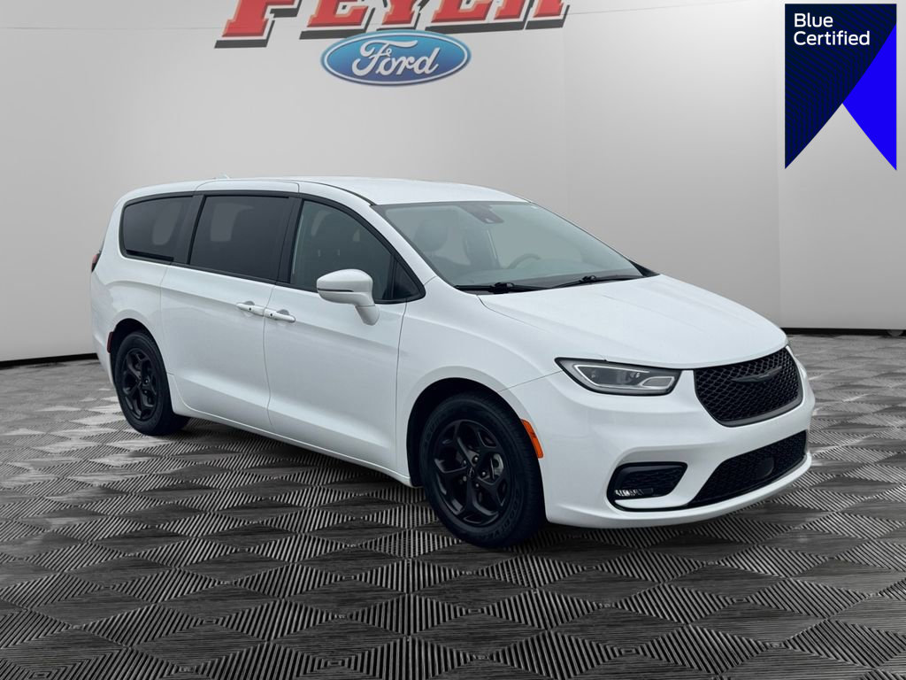 Used 2022 Chrysler Pacifica Touring-L w/ S Appearance Package image 1