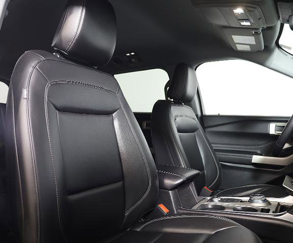 Certified 2023 Ford Explorer XLT w/ Equipment Group 202A image 9