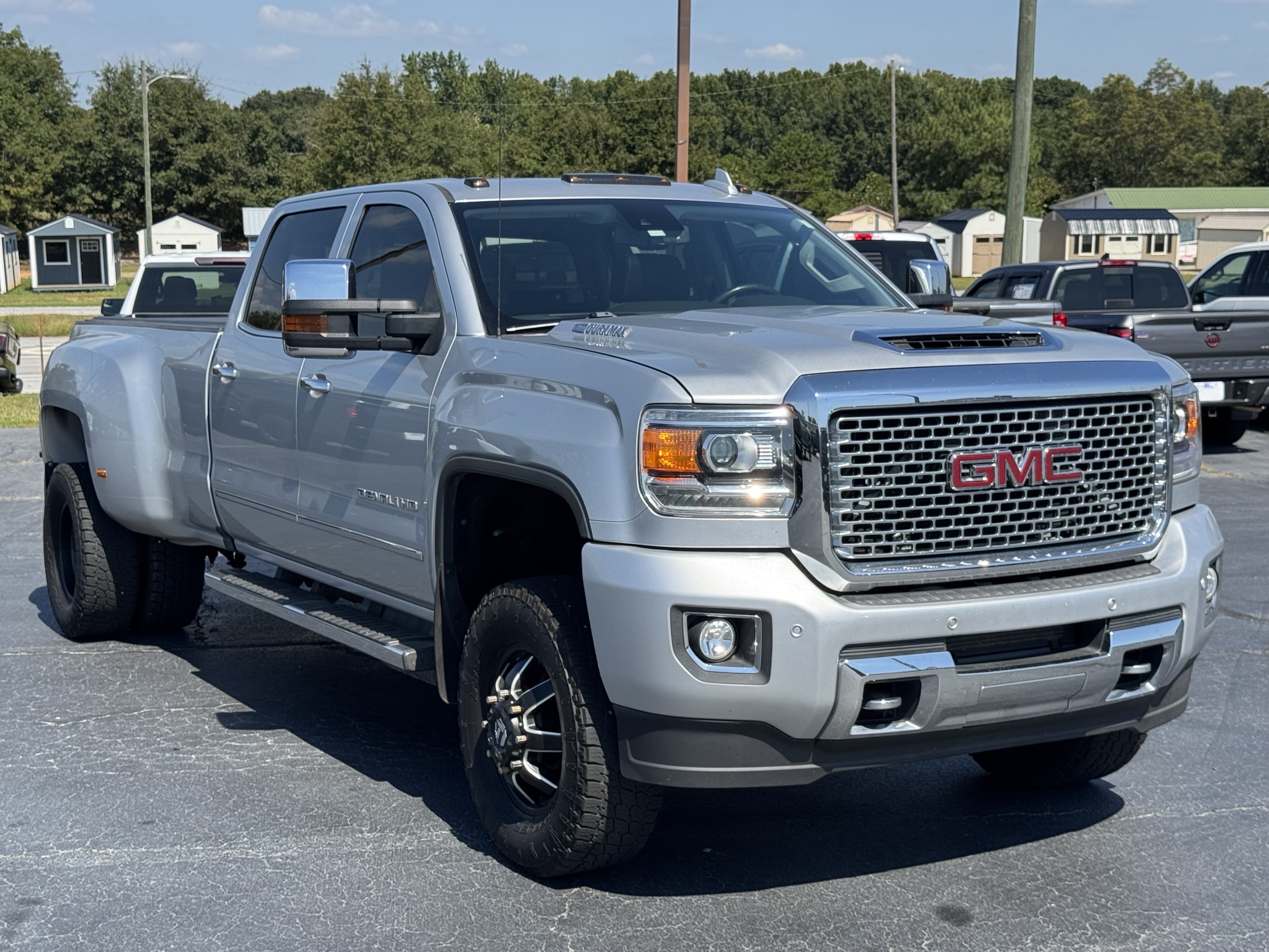 Used 2017 GMC Sierra 3500 Denali w/ Duramax Plus Package AWD/4WD image 4
