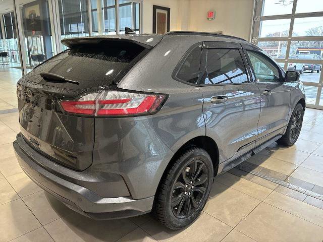 Certified 2024 Ford Edge SE w/ Black Appearance Package image 5