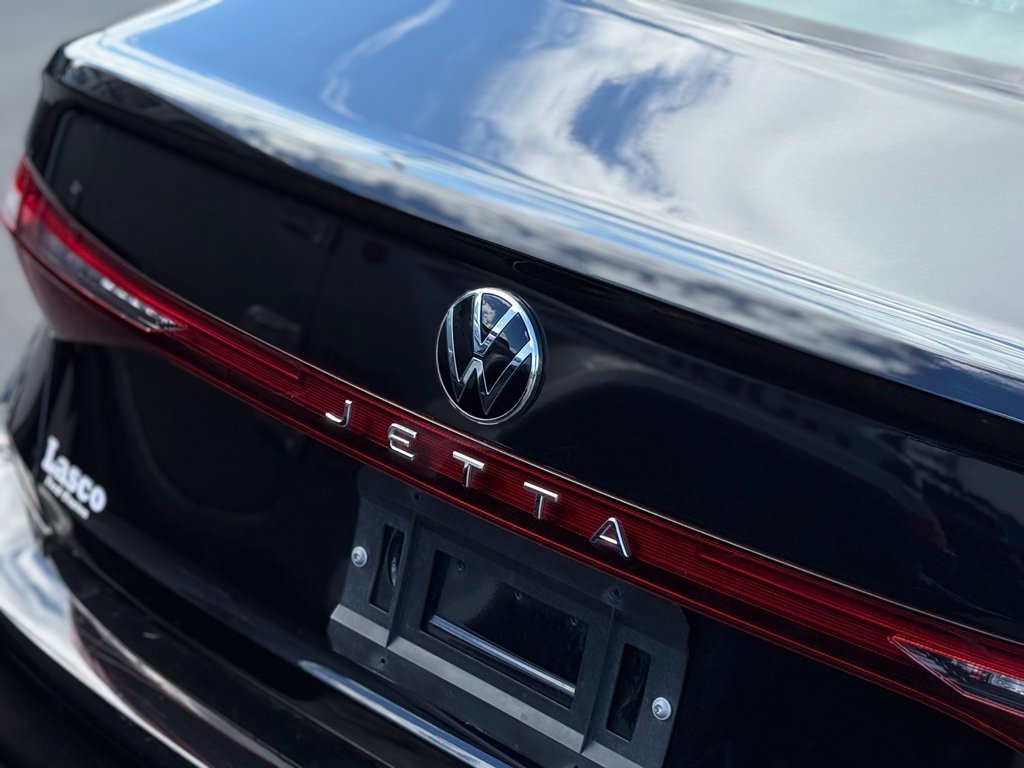 Used 2025 Volkswagen Jetta SE FWD image 29