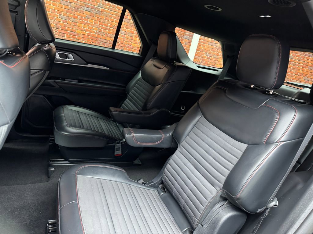 Certified 2025 Ford Explorer ST-Line AWD/4WD image 28