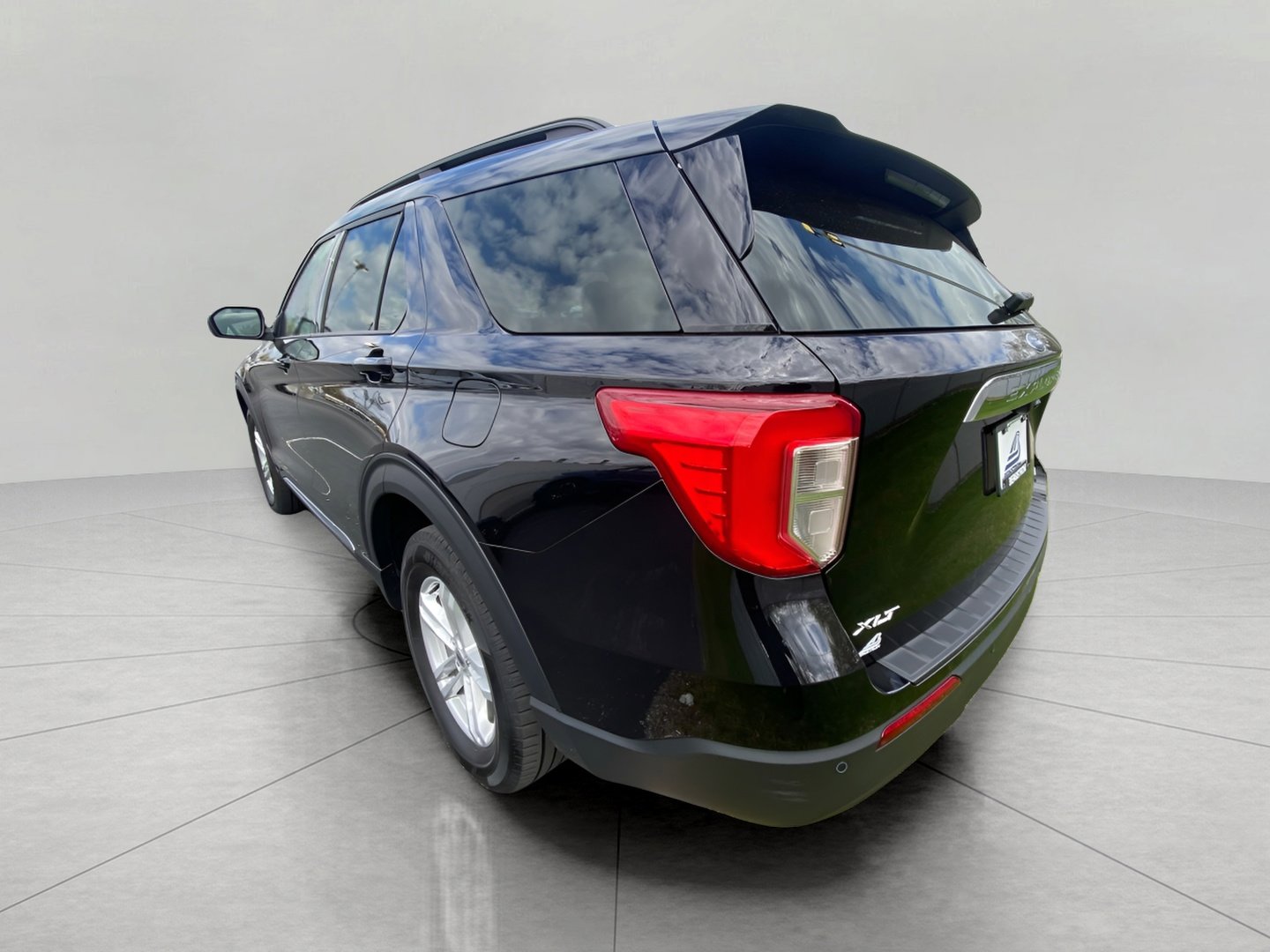 Certified 2024 Ford Explorer XLT AWD/4WD image 8