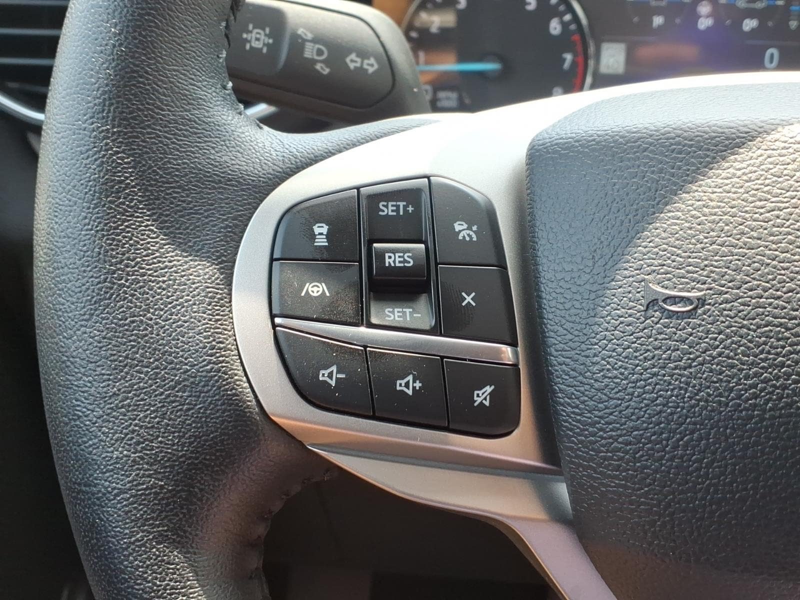 Certified 2024 Ford Explorer XLT w/ Equipment Group 202A AWD/4WD image 18