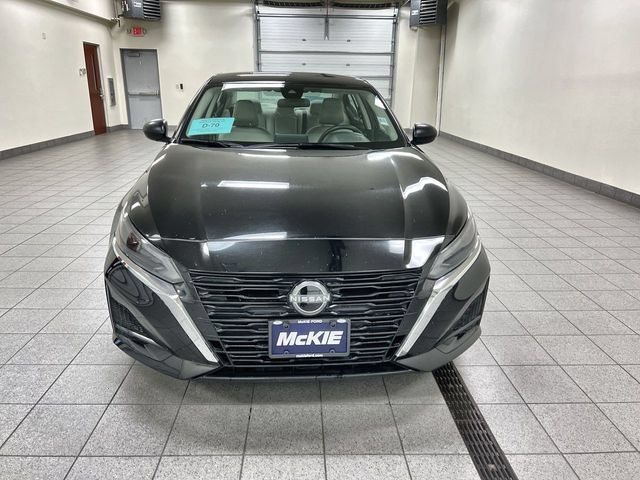 Used 2024 Nissan Altima 2.5 SV FWD image 2