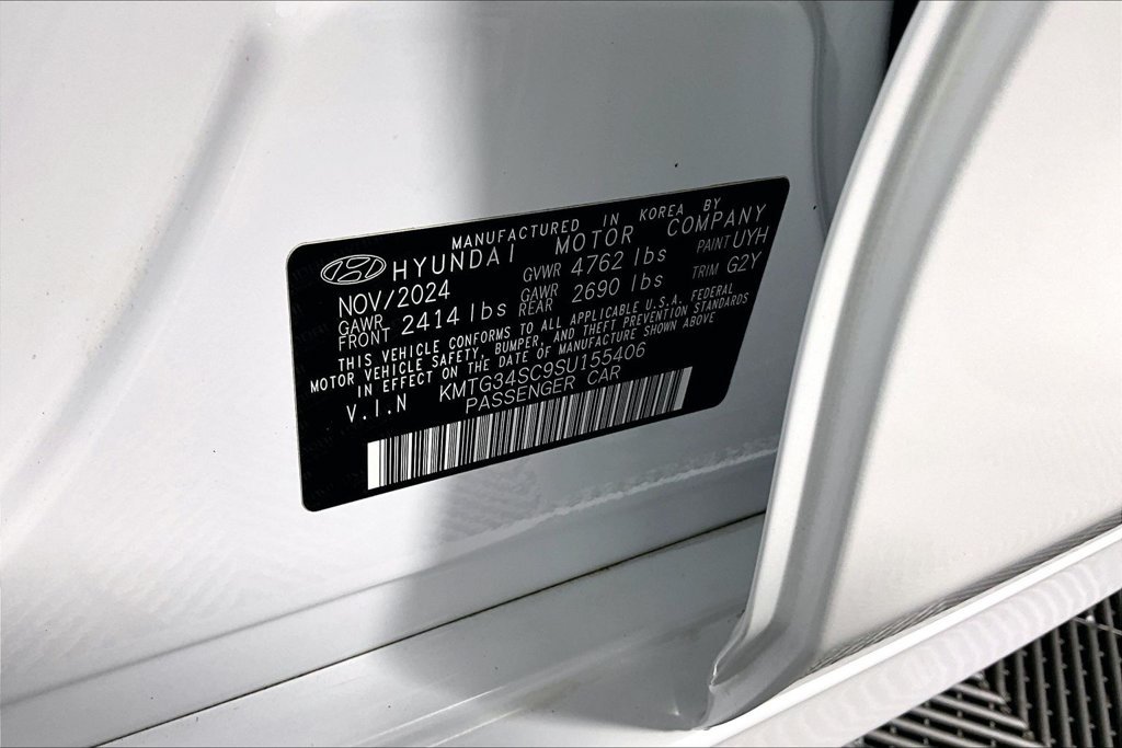Used 2025 Genesis G70 2.5T RWD image 32