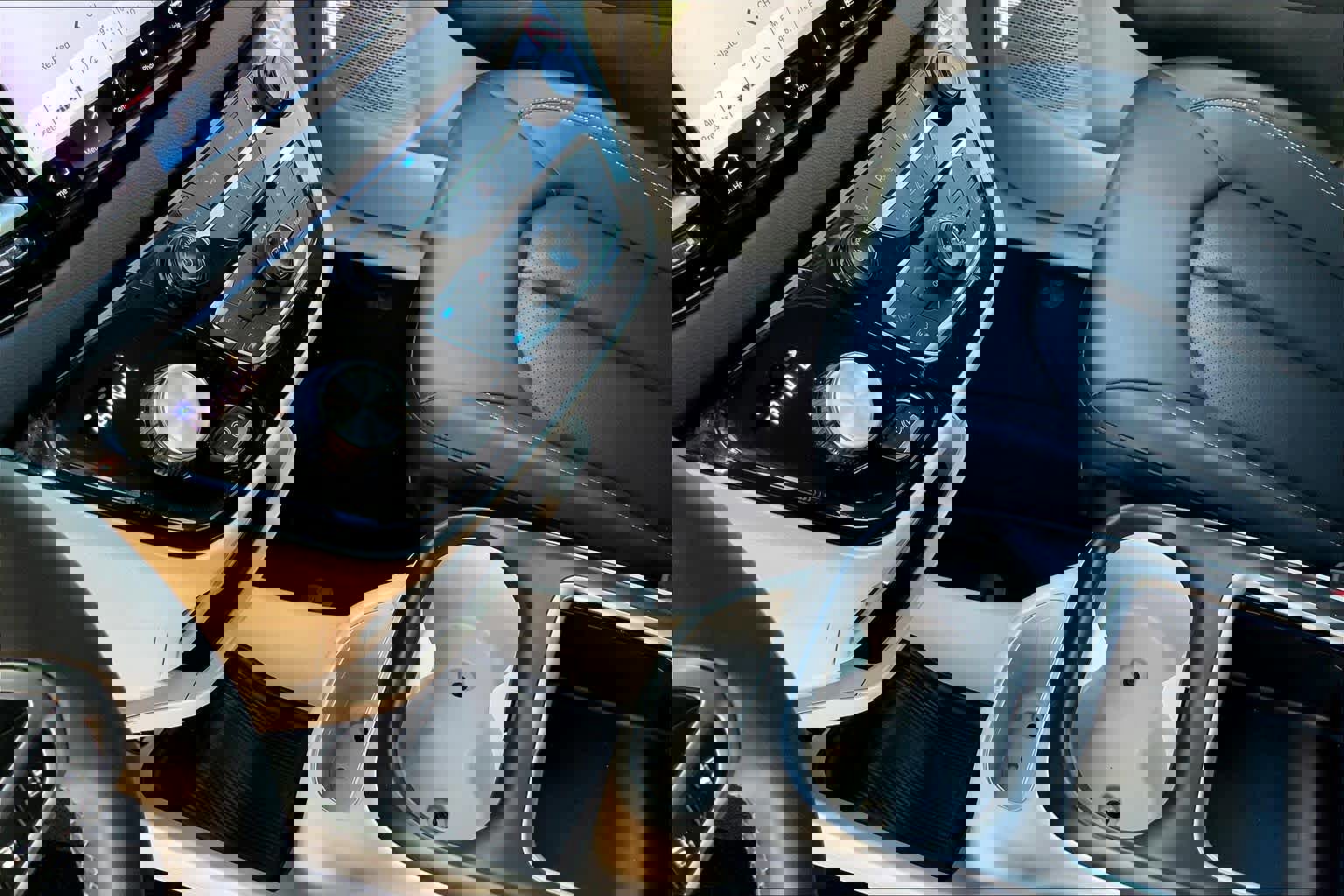 Used 2024 Chrysler Pacifica Touring-L image 17