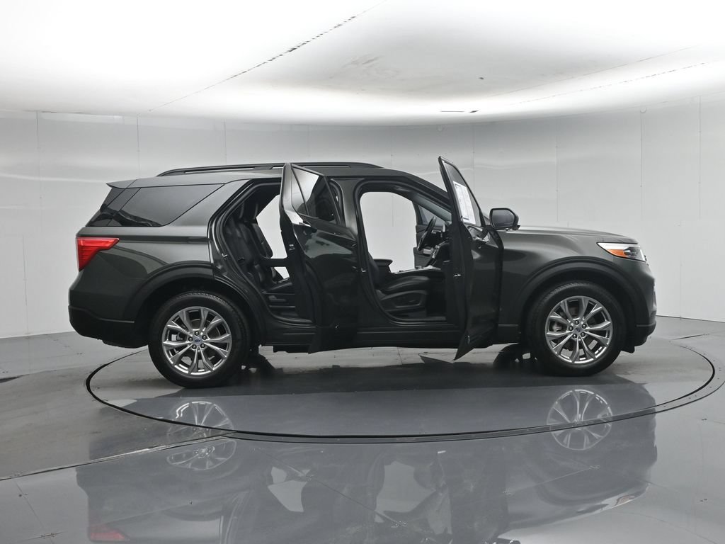 Certified 2023 Ford Explorer XLT w/ Equipment Group 202A AWD/4WD image 4