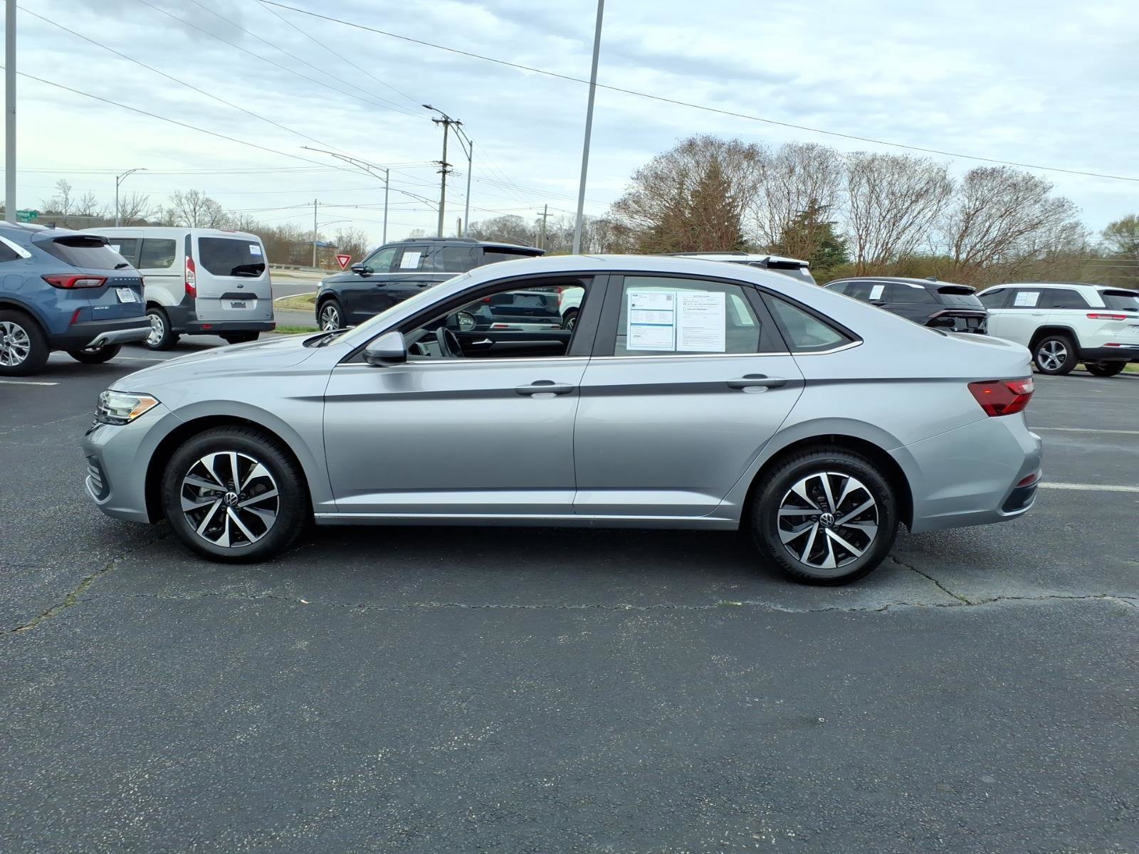 Used 2024 Volkswagen Jetta S image 8